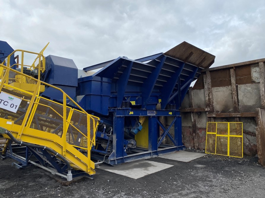 Os Alimentadores Vibratórios Simplex proporcionam alimentação contínua e uniforme de materiais, combinando robustez, eficiência e controle de fluxo para diferentes aplicações de processo.