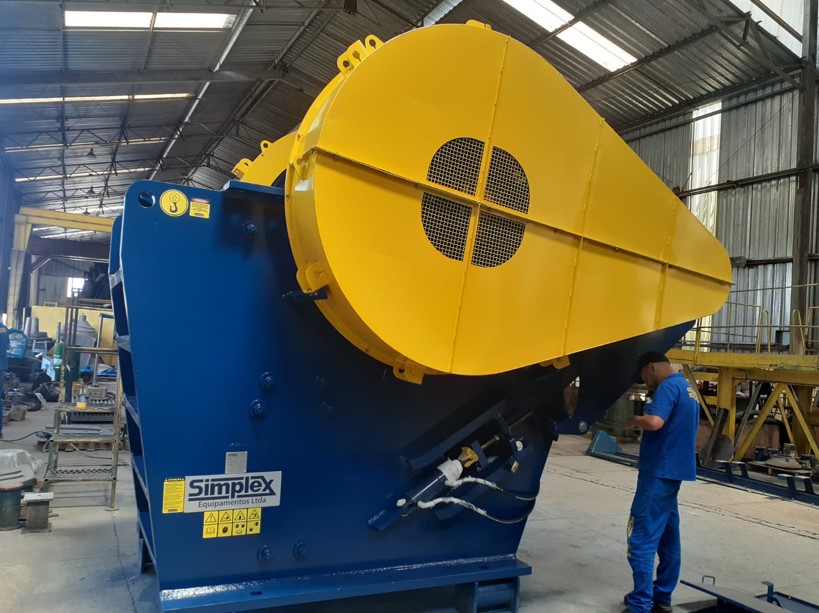 Os Britadores de Mandíbulas Simplex são projetados para operações de britagem primária, combinando elevada capacidade de produção, robustez e confiabilidade para diferentes aplicações de processo.