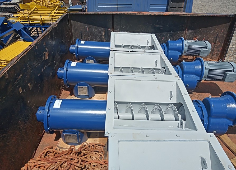 Os Transportadores Helicoidais Simplex proporcionam transporte contínuo e controlado de materiais a granel, combinando configuração compacta, operação confiável e facilidade de integração a diferentes processos.